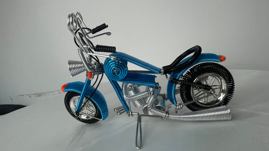 Artisan-Crafted Wire Motorcycle Model – Eye-Catching Metal Sculpture"